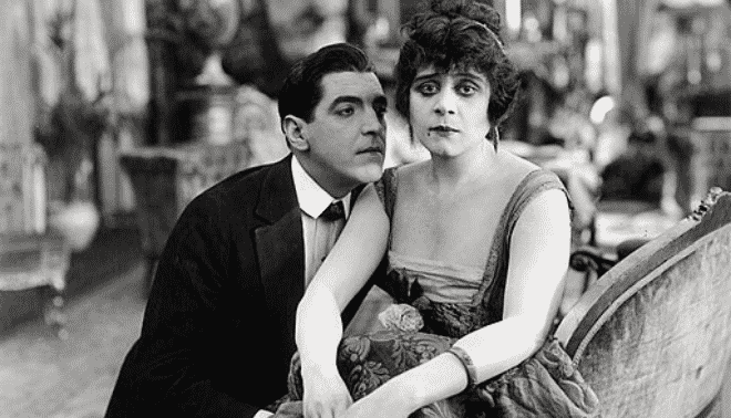 Hollywood stars Alan Roscoe and Theda Bara in 1917.