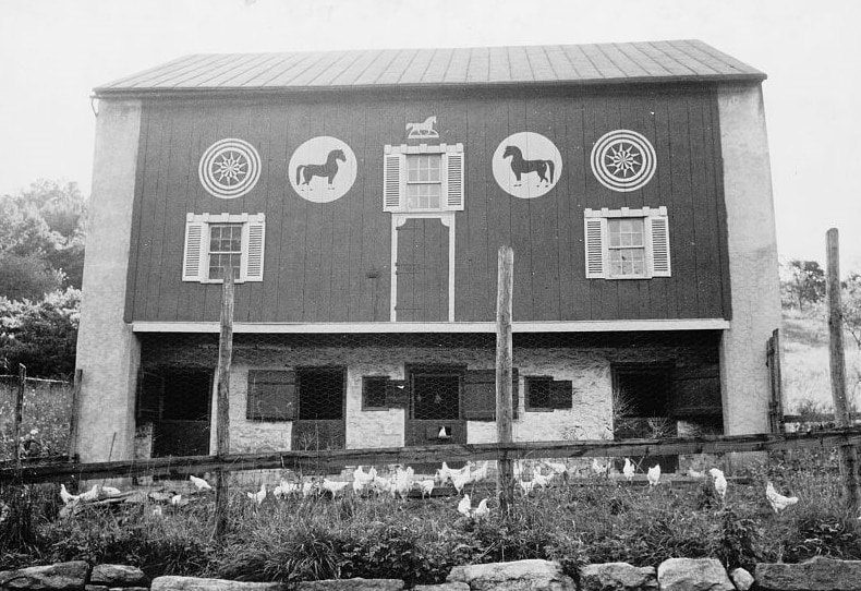 Pennsylvania Dutch-style barn