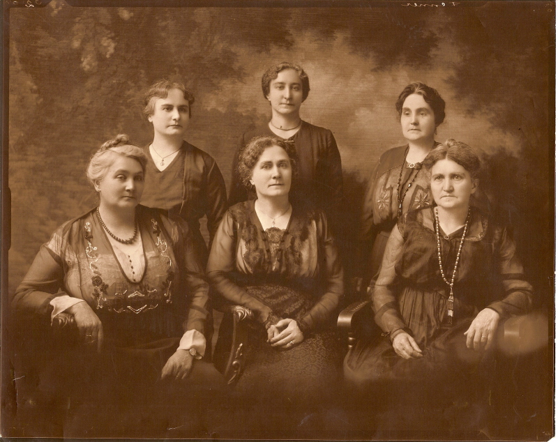Hunter sisters-six of themEMAIL SIZE-circa after 1892.jpg