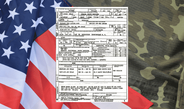 formularz DD 214 z amerykańską flagą i mundurem wojskowym w tle.