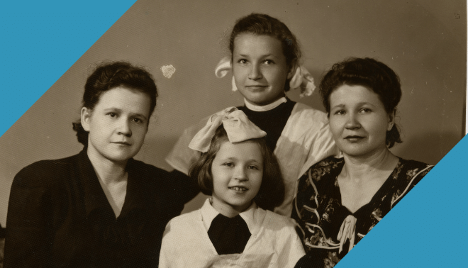 Old portrait of women in a family with blue corners.