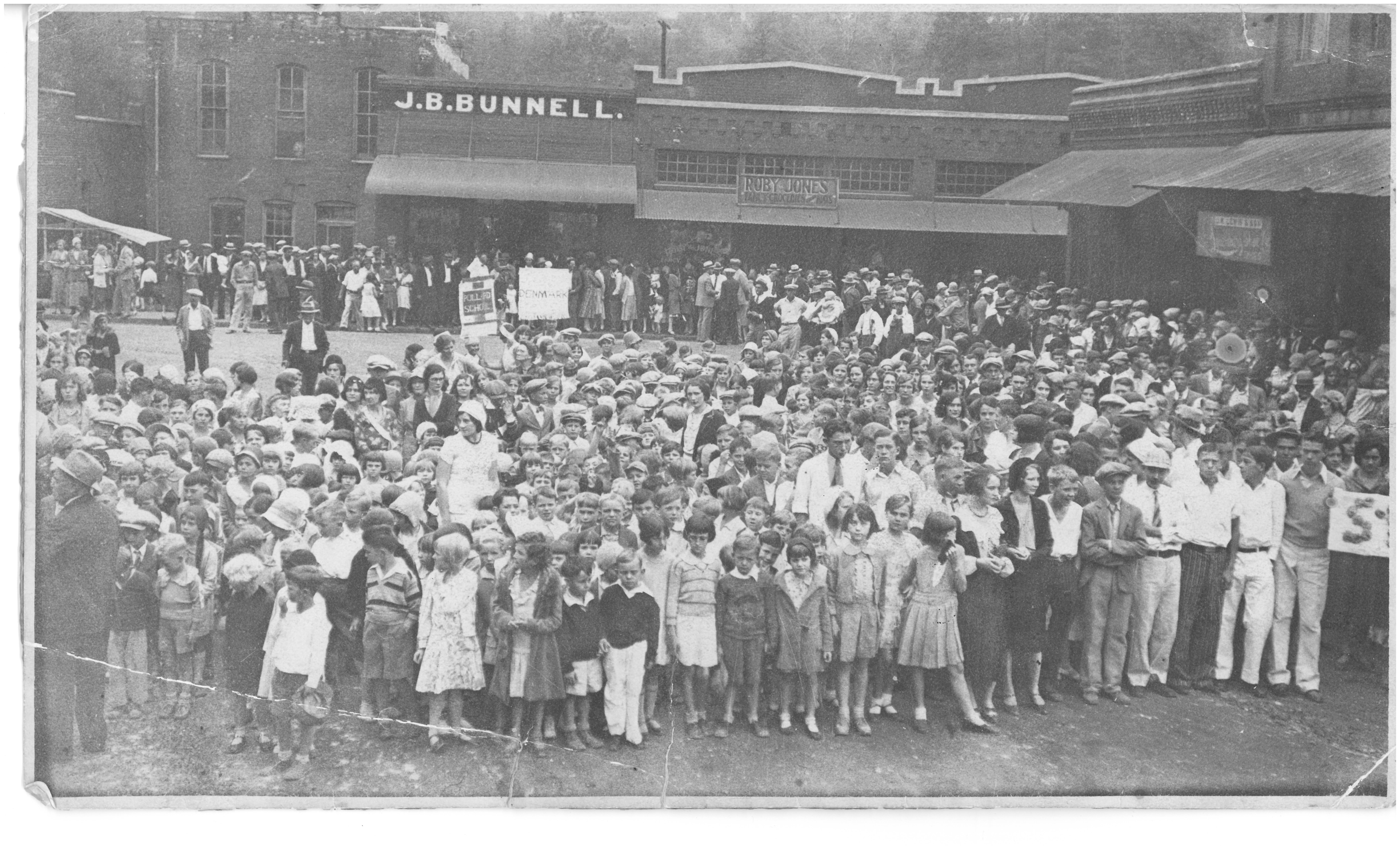 crowd photo 1920's