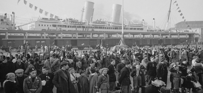 Settlers departing from the port of Naples, October 29, 1939, Genoa port, Italy, 20th century.